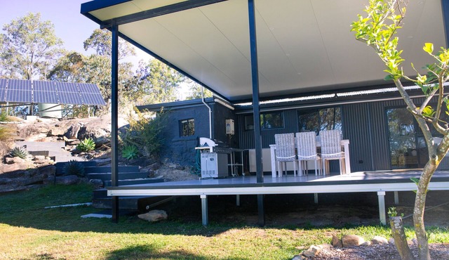 Escape to Tranquil Bush Retreat with Mini Golf, Indoor fireplace & Wombat