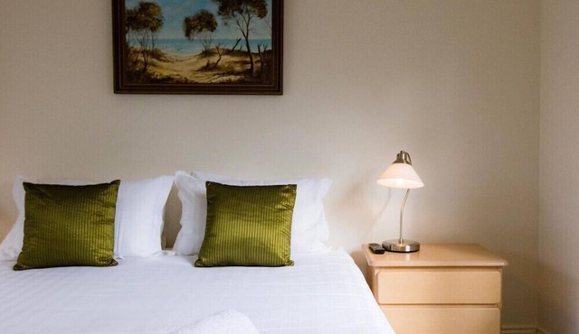 Escape to Tranquility: Experience Blissful Getaways at Jade Cottage