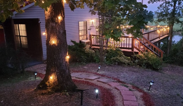 Escape to Tranquility: Scenic Tennessee River Cabin Retreat
