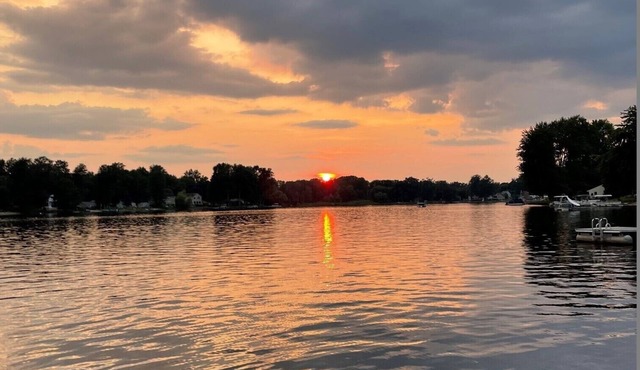 Escape to Tranquility: Lakefront Cottage Just Minutes from Ann Arbor, MI"