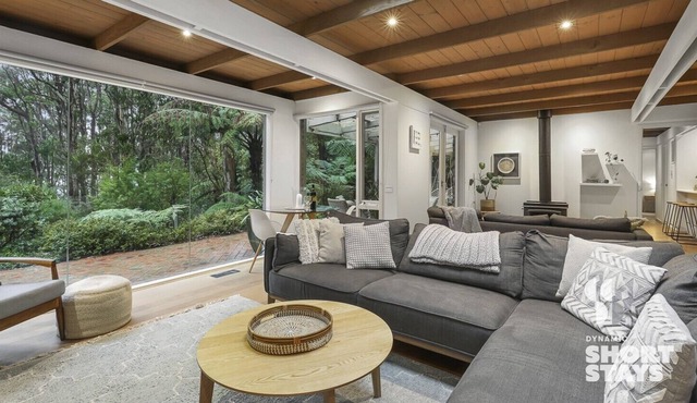 Escape to Tranquil Bliss In Fernview on Falls