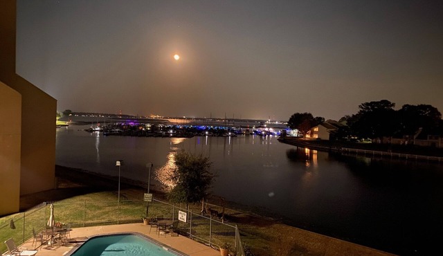 Escape to Tranquility Walden Lake Conroe 3rd Floor Water Front Lake/Marina Views