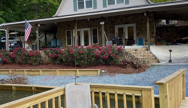 Escape to tranquility at Badin Lake