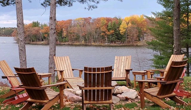 Escape to Tranquility: A Charming 9-Bedroom Lodge on the lake shore of Sand Lake