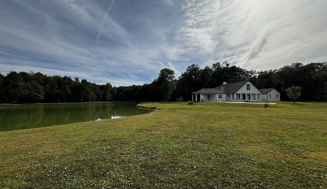 Escape to Tranquility 125 Acre Property with Trails Lake Spacious House Fire Pit