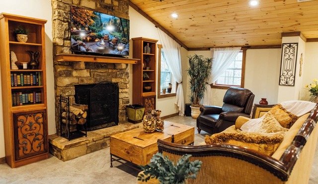 Escape to Villa Serenan3BR, Hidden Speakeasy, Fire Place & Pit, Chefs Kitchen