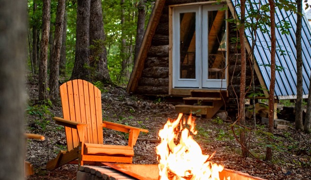 Escape to your cozy primitive off grid cabin in the n Lake of the Ozarks area