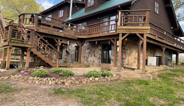 Escape to your mountain retreat, minutes from Buffalo National River