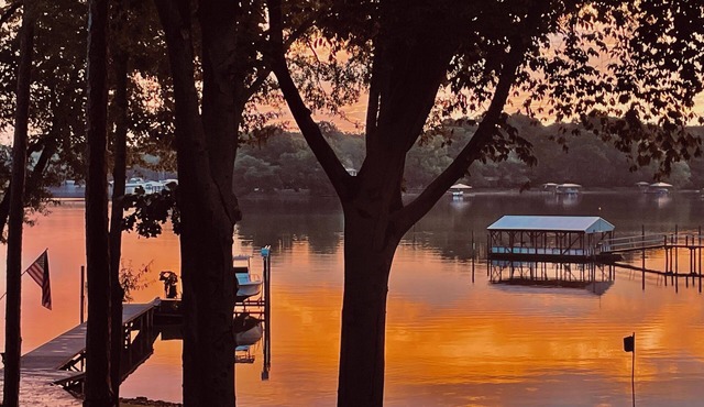 Escape to your private cottage on Lake Norman!