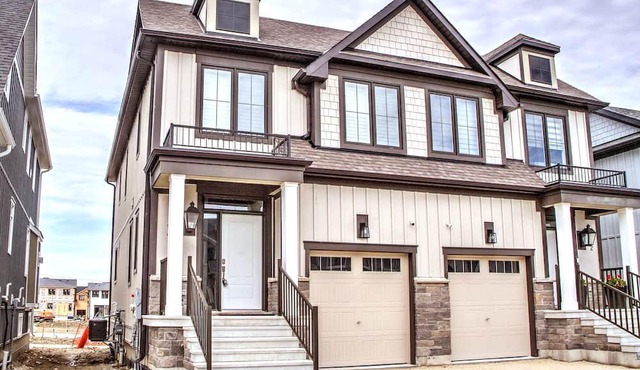 Escape with Views of Blue Mountain
