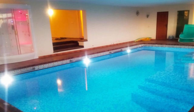 Escape with Pool & Views