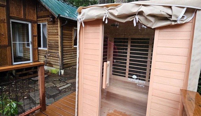 EscapenOutdoor Infrared SaunanSunroom nGame room nLakefront cabinnFireplace n