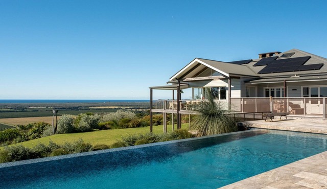 Escarpment House - ocean views and stunning location