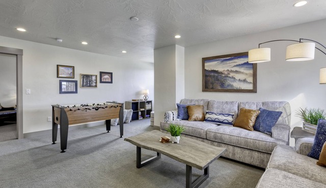Escondido 2323, Price Drop, Ping Pong table, near Sand Hollow and Quail Creek, SLP 19
