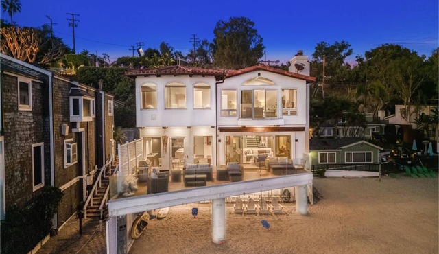 Escondido Escape - Modern Tri-level Mediterranean Beachfront Home