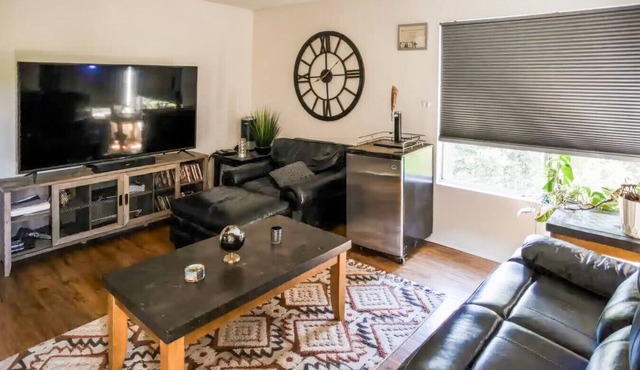 Escondido Urban Stay - Stylish 2BR Apartment