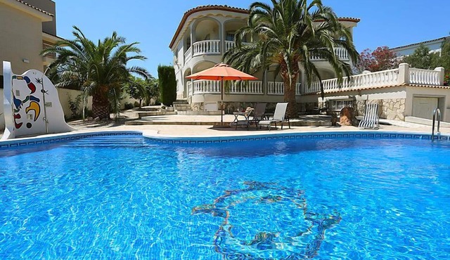 Escorpion by Interhome