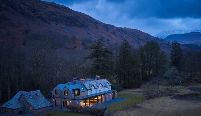 ESKDALE RETREAT, pet friendly, luxury holiday cottage in Boot