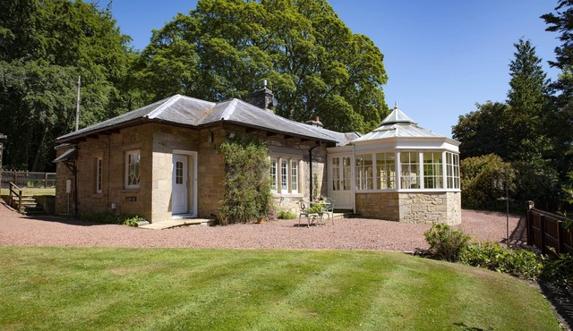 Eslington Lodge - single floor accommodation that sleeps 6 guests in 4 bedrooms