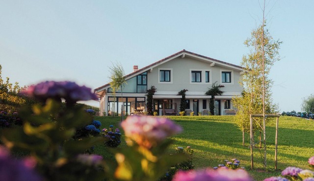 Espectacular Casa en un Alto con Vistas al Cantábrico y Picos de Europa