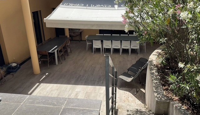 Espace Deluxe Avec Immense Salon et Piscine sur Terrasse Entre Pins et mer