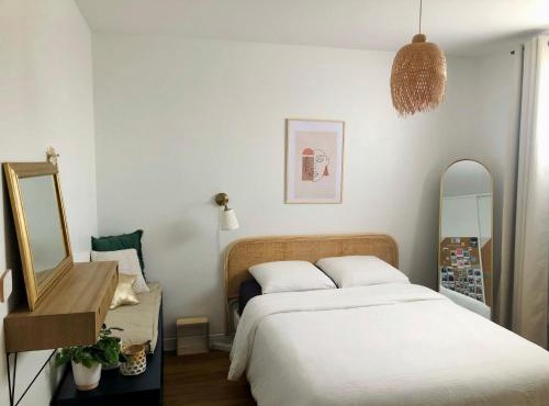 Espace deux chambres et sanitaires