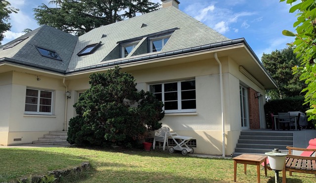 Espace et Chambres Familiales Dans Grande et Belle Maison