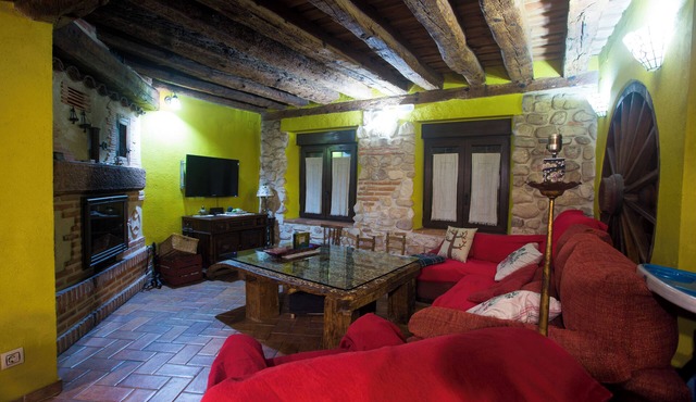 Espaciosa Casa Rural Pet Friendly muy Cerca de Madrid