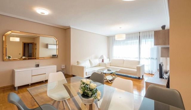 Espacioso y Acogedor Apartamento en Pamplona