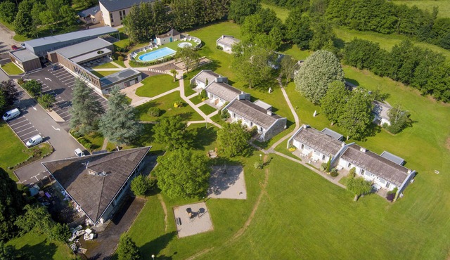 Espalion, apartment for 6 people, 2 bedrooms, heated swimming pool, ideal for families