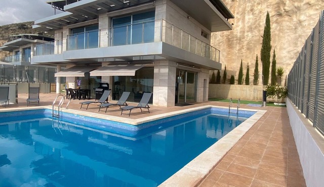 ESPECIAL VILLA ALTOS GOLF BAHIA VERY CLOSE TO EVERYTHING and private pool