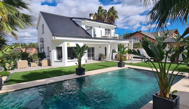 Espectacular Casa de Campo con Piscina y Jacuzzi Exterior. Ideal Familias