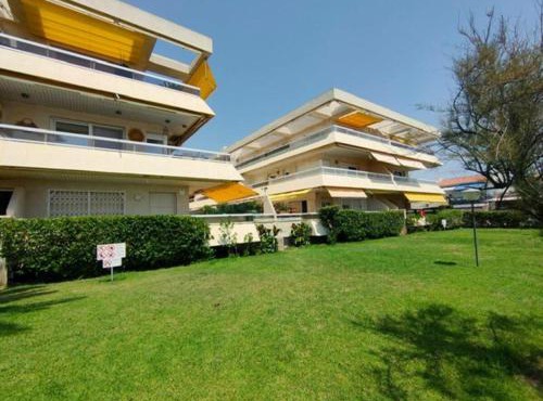 Espectacular apartamento en primera línea de mar con acceso directo a la playa, piscina y zonas familiares - ES-9-163