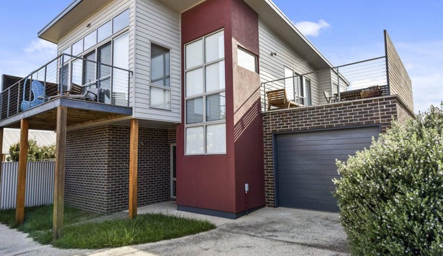 Esperanza - At Apollo Bay