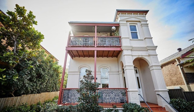 Esperanza Gardens A Stylish Victorian Studio