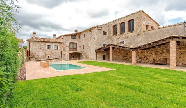 Espléndida Masía con Piscina Cerca de Girona
