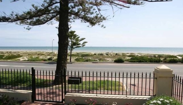 Esplanade Beach House with beautiful sea views