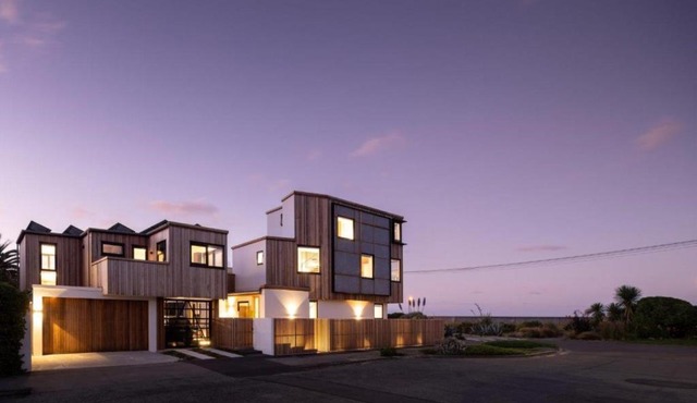 Esplanade Beach House - Christchurch Holiday Homes