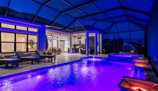 ESPLANADE GOLF/5 Star LUXURY Private Home/Pool/Spa + beaches 8-10 miles!