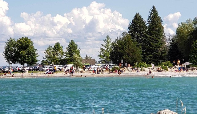 Essence Suites Modern Condo *Collingwood *King Bed *Lake *Beach *Mountains *Spa