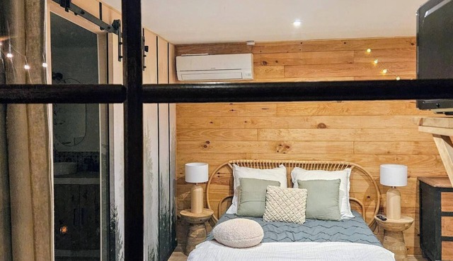 Essencia - self-catering cottage in the Toulon hills with spa, air conditioning and parking