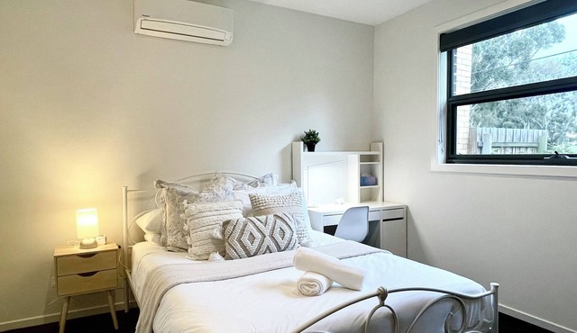 Essendon Beautiful Cozy Home - Park Frontage