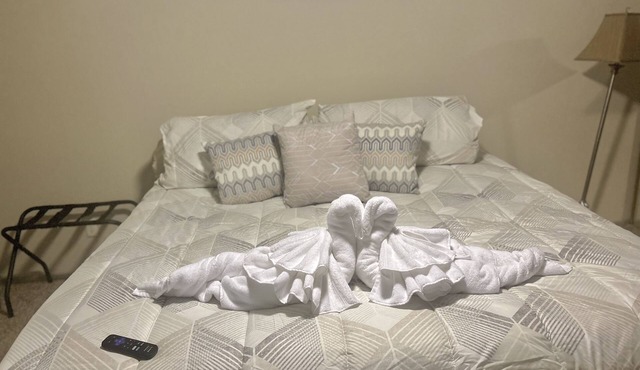 Essentials, Medical District, Pool, Golf, Gym, Wifi, TVs, WasherDryer, Clean