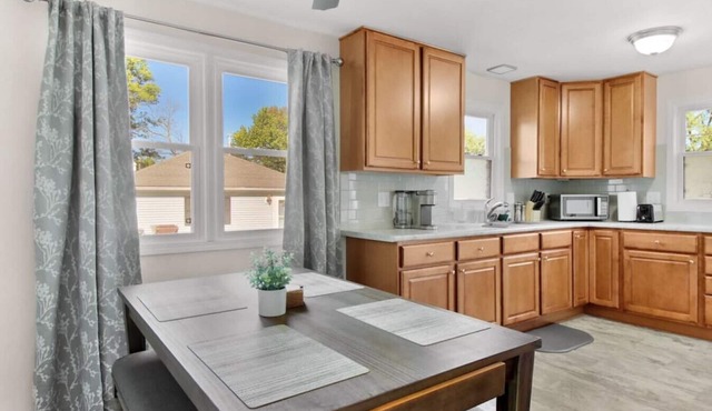 Esser · 4Bed Charmer in Central Washington/East Peoria