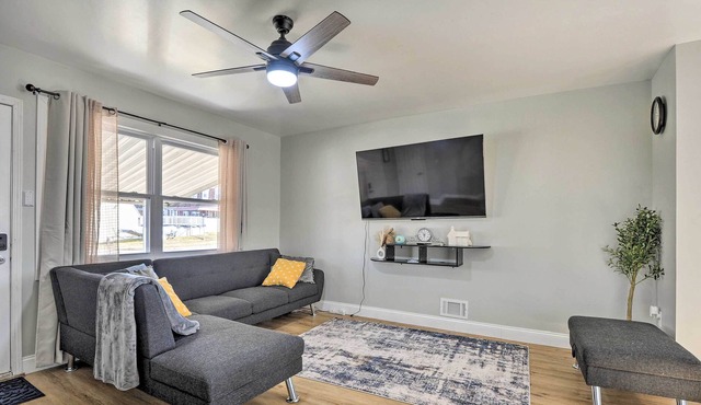 Essex Townhome ~ 11 Mi to Downtown Baltimore!