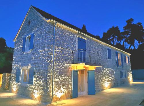 EST Villa DIOCLETIAN on Solta - luxurious villa, beachfront, private pool, outdoor BBQ, large terrace and garden, free parking - Wonderful privacy