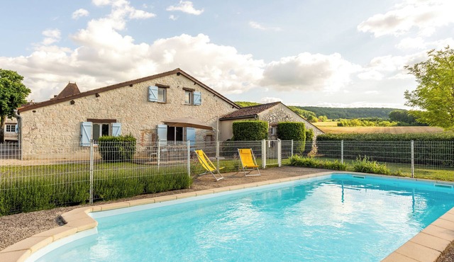 Establou gîte for 8 to 10 people with private pool