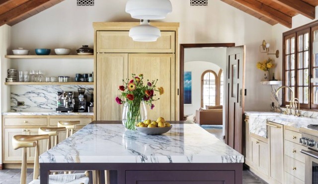 Estate: 4 bedrooms, AC, hot tub, fitness room, views in beautiful Los Angeles