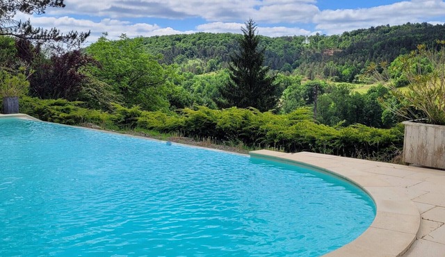 Estate for 8 people with swimming pool