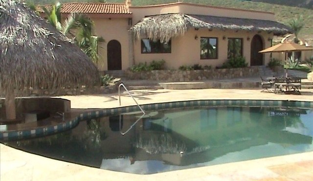 Estate Guesthouse sleeps 8, possible 12, wifi 57mbps